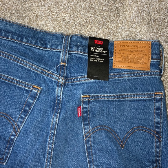Levi Wedgie Straight Jeans - Picture 3 of 6